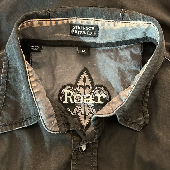 Roar Embroidered Tshirt - Picture 5 of 6